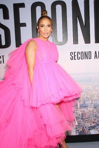          jlo121218BZNimage104.jpg