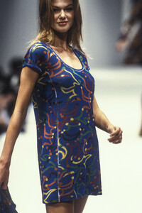 911833275_Missoni1994WomenRTW2.thumb.jpg.a7ee466e69b92d53653c927e268c67a5.jpg