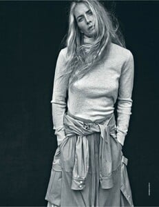 Elle Italia N18  22 Dicembre 2018-page-004.jpg