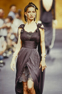 962285456_Chanel1989HauteCouture133.thumb.jpg.32ffd5106be9a8d25b4a5a92b2968ccf.jpg