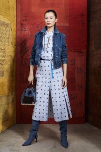 Altuzarra-Pre-Fall-2019-Collection-the-impression-04.thumb.jpg.9422e2b038ca7fdf1afc1246a0939d17.jpg