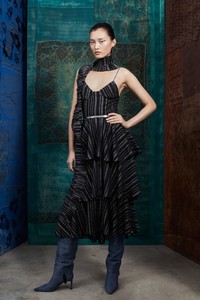 Altuzarra-Pre-Fall-2019-Collection-the-impression-37.thumb.jpg.c0d2d99c2c6de0c3f2532b23b35739f4.jpg