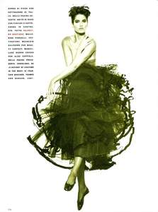 Barbieri_Vogue_Italia_November_1989_03.thumb.png.af449b4be26ff720096f2e8b0e1191c4.png