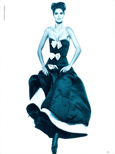 Barbieri_Vogue_Italia_November_1989_04.thumb.png.81101a256c29a1abc99efc403344ce17.png