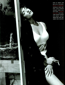 Demarchelier_Vogue_Italia_June_1990_08.thumb.png.417b9681626764cb04fa529c5540b0f7.png