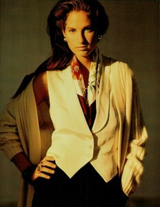 Elgort_Vogue_Italia_November_1988_03.thumb.jpg.cdc80d3441bb6aceddbbd6455b6598f6.jpg