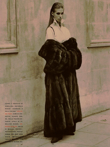 Forme_Inedite_Watson_Vogue_Italia_November_1989_05.thumb.png.cbf21c062900430e7e1307e36068ca95.png