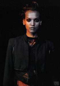 LiyaKebede_VSeptOct02phPeterLindbergh.jpg.6544ec57a6dc56c4c1f8e52139653992.jpg