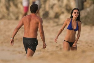 Lucy-Watson-in-Blue-Bikini-2016--13-662x446.jpg