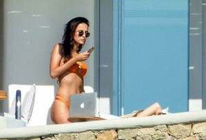 Lucy-Watson-with-Iante-Rose--Bikini-on-vacation-on-Mykonos-Island-01-662x454.jpg