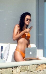Lucy-Watson-with-Iante-Rose--Bikini-on-vacation-on-Mykonos-Island-08-662x1054.jpg