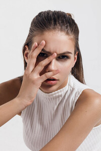 Luna-Sedcard-Fashion-Beauty-Editorial-Commercial-Catwalk-Tv-Onlineshop-12.jpg