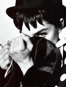 MC_Ritts_Vogue_Italia_June_1990_04.thumb.png.1e8aaf4ea8e9a0d76f79440ee94ae8d8.png