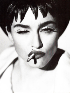 MC_Ritts_Vogue_Italia_June_1990_05.thumb.png.ef220adf18067d86a473d404afa24718.png