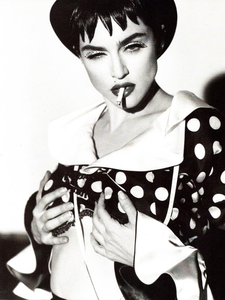 MC_Ritts_Vogue_Italia_June_1990_08.thumb.png.fcca1c44d778233d16c3beeadd306fbf.png