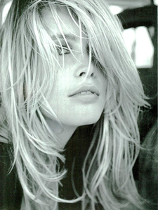 Maser_Vogue_Italia_November_1989_03.thumb.png.d54b6fa82d5121003d3e5706fc3f6314.png