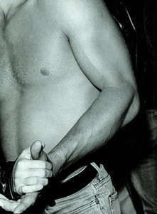 Maser_Vogue_Italia_November_1989_06.thumb.png.8c818888eb6403edb8ffc93b076e980f.png