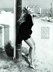 Maser_Vogue_Italia_November_1989_09.thumb.png.4dc050f4b2cba29bb67befc21056c9f3.png