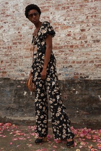 Michael-Kors-Collectioni-Pre-Fall-2019-Collection-the-impression-24.thumb.jpg.1df2cd3b5429d8213af37e13778ee569.jpg