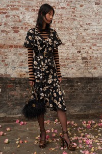Michael-Kors-Collectioni-Pre-Fall-2019-Collection-the-impression-30.thumb.jpg.29c0688538f564813bf82f41c906938b.jpg