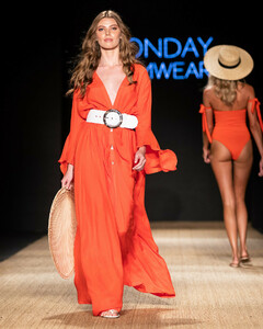 Monday-Swimwear-Miami-Swim-Week-102.thumb.jpg.5f4b1b9c3f2d7ed8500847b2e314d9fd.jpg