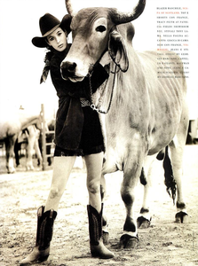 Nuovo_Etnico_Elgort_Vogue_Italia_November_1988_11.thumb.png.49d1340091d142e26bef72cef373ce78.png