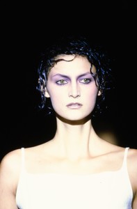 OLIVIER-THEYSKENS-SPRING-2001-RTW-DETAILS-11-KASIA-PYSIAK-CN10045124.jpg