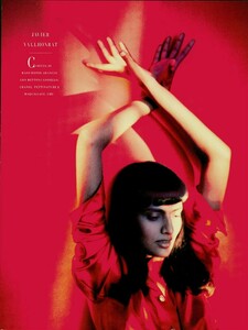 Rosso_Vogue_Italia_November_1988_06.thumb.jpg.1fc0fc53fd8ed5eb379e6989bec594bf.jpg
