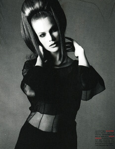 Saikusa_Vogue_Italia_December_1993_07.thumb.jpg.82b152e045a87ebda6ca3e78cdb26e2d.jpg
