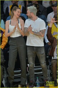adam-levine-behati-prinsloo-courtside-pda-lakers-04.jpg