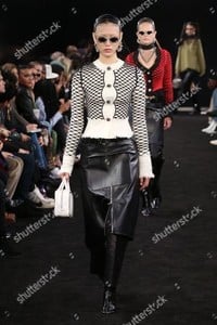 alexander-wang-collection-2-show-runway-fall-2019-new-york-usa-shutterstock-editorial-10010202f.thumb.jpg.8aaa79bcc520a75a429c012f465b166a.jpg