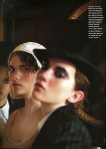 androgyny-elleuk1103dandy-3.jpg.e6eca06b95600e1fffe09832e6dec3e1.jpg