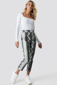 anna_nooshin_x_nakd_square_shape_ribbed_top_1602-000002-0001_03c.jpg