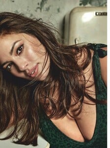 ashley-graham-glamour-magazine-spain-january-2019-issue-1.jpg