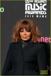 bts-help-honor-janet-jackson-with-inspiration-award-at-mnet-asian-music-awards-04.jpg