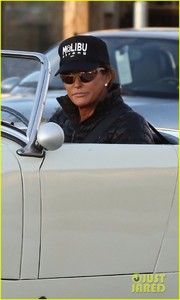 caitlyn-jenner-rides-around-in-her-vintage-car-in-malibu-03.jpg