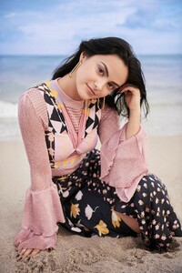 camila-mendes-photographed-for-new-york-post-2018-4.thumb.jpg.6d7f85547c94aecd6be9c9239897a400.jpg