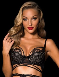 candice_black_bra_4_638f3f27-afd0-4b07-ba66-7dfc608bb2af.thumb.jpg.8e4bbd0b8c4ff11ff03c0f7fbd8b3a46.jpg