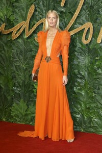 caroline-winberg-the-fashion-awards-2018-in-london-3.jpg