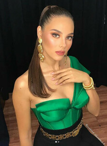 catriona-gray-c_l.jpg