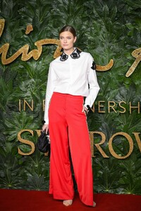 constance-jablonski-the-fashion-awards-2018-in-london-0.jpg