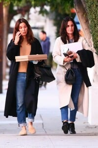 courteney-cox-shopping-in-west-hollywood-12-26-2018-0.jpg