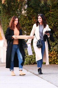 courteney-cox-shopping-in-west-hollywood-12-26-2018-2.jpg