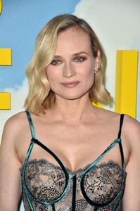 diane-kruger-welcome-to-marwen-premiere-in-la-15.jpg