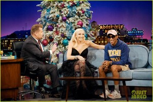 gwen-stefani-gets-emotional-talking-about-pharrell-williams-on-late-late-show-02.jpg