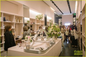 gwyneth-paltrow-celebrates-goops-gift-san-francisco-opening-02.jpg