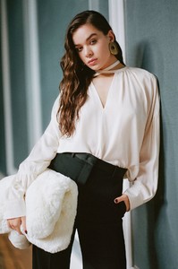 hailee-steinfeld-who-what-wear-uk-photoshoot-2018-5.thumb.jpg.cb60eda304c204d9b139c4b1dcfaadc9.jpg