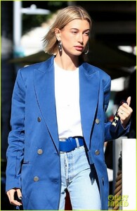 hailey-bieber-is-a-beauty-in-blue-while-shopping-at-barneys-04.jpg