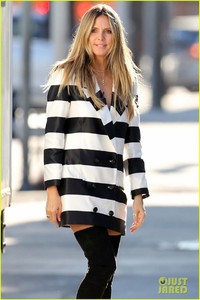 heidi-klum-goes-for-a-walk-tom-dog-09.jpg