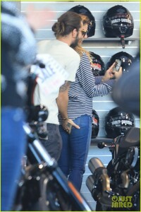 heidi-klum-tom-kaulitz-motorcycle-shopping-01.thumb.jpg.224fda073c24093523706d0756facfda.jpg